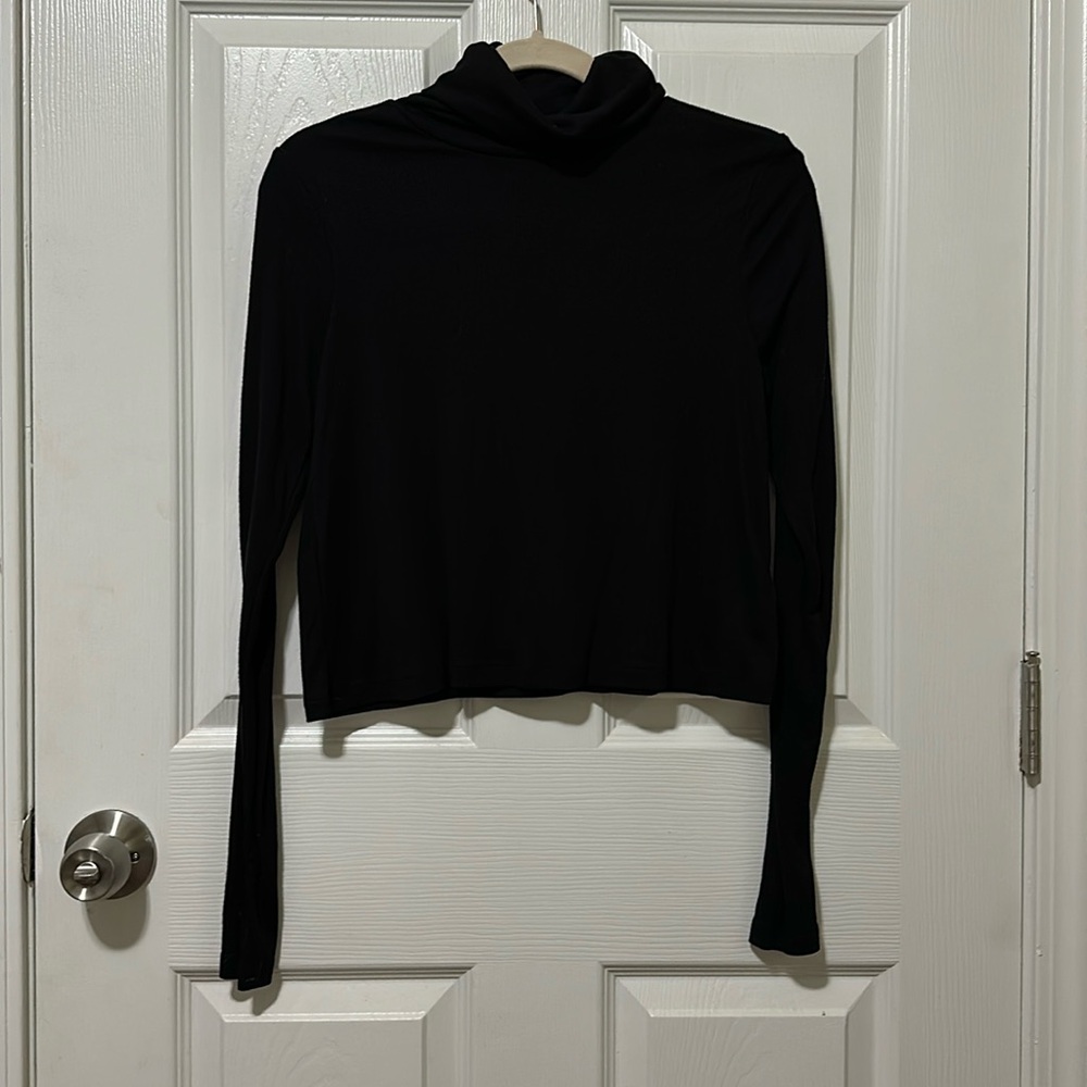 Old Nacy Active Lightweight cropped turtleneck